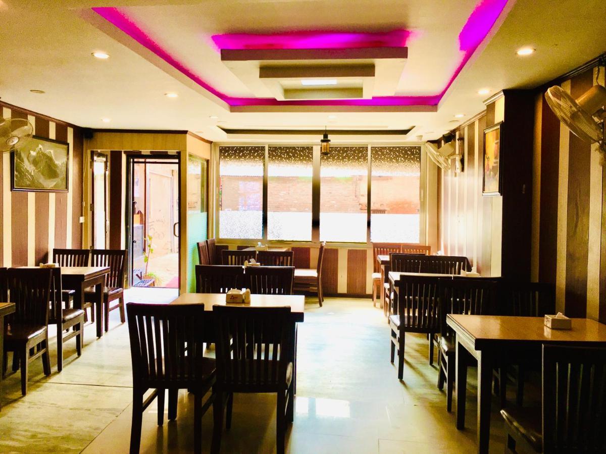 Hotel ACE Kathmandu Buitenkant foto